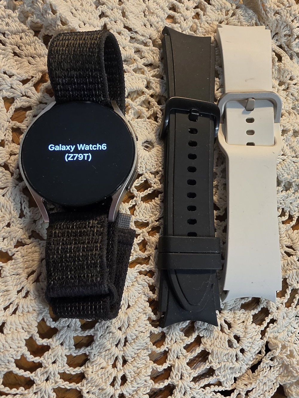 Samsung Galaxy Watch6 EUC with Charger and 3 Bands - Picture 3 of 5